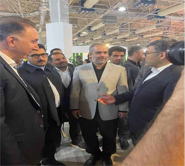 بازدید ریاست محترم سازمان اقتصادی کوثر از غرفه شرکت مرغک در نمایشگاه بین المللی دام و طیور سال 1401